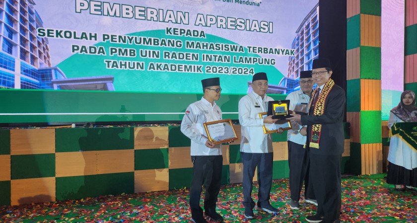 MAN 2 Balam Terima Penghargaan dari Rektor UIN Raden Intan Lampung