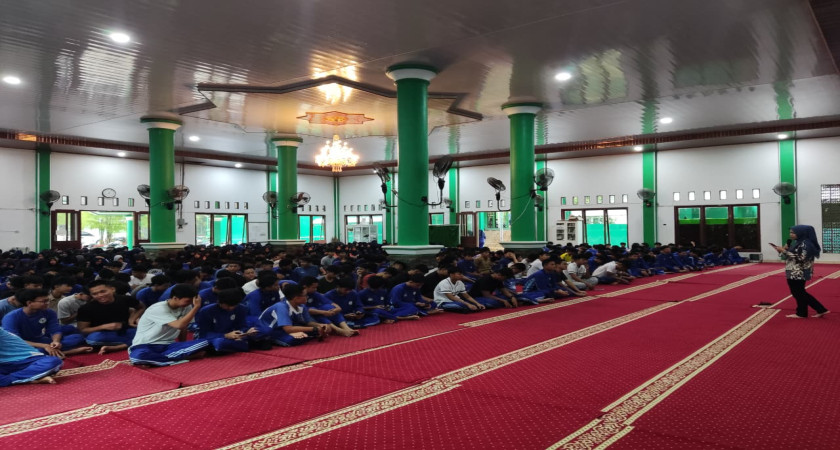 MAN 2 Bandar Lampung Peduli Lingkungan: Sosialisasi Pengelolaan Sampah