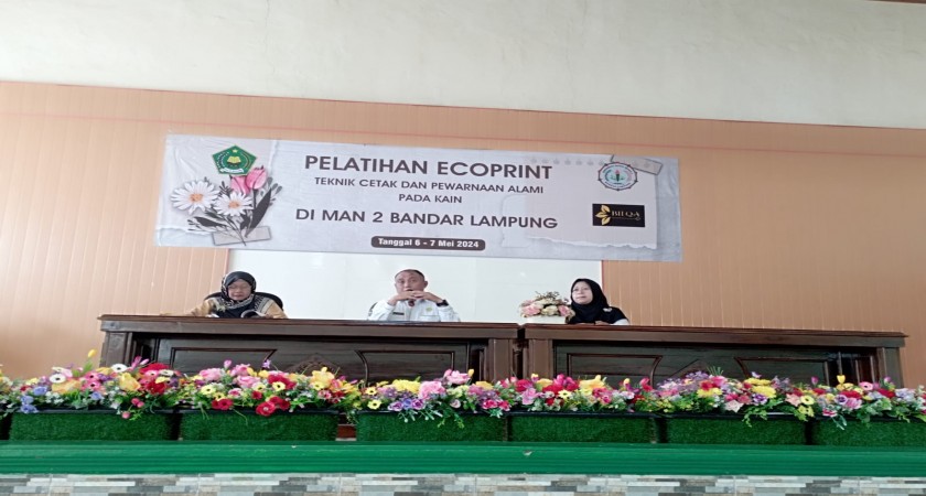 Nauval Buka Pelatihan Ecoprint Siswa Program Keterampilan Tata Busana