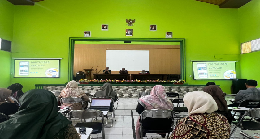 Sosialisasi e-Digital Erlangga Di MAN 2 Bandar Lampung: Dukung Digitalisasi Pembelajaran