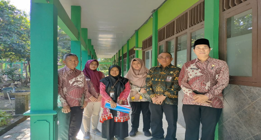 Hari Keempat Ujian Madrasah: Kemenag Kota Bandar Lampung Lakukan Monitoring di MAN 2 Bandar Lampung